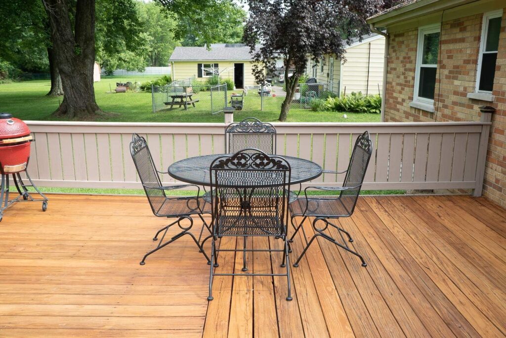 Best Deck Stain & Sealer – SaverSystems #1 Wood Stain Review