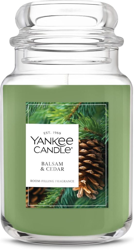 Best Holiday Candle – Yankee Candle Balsam & Cedar Review