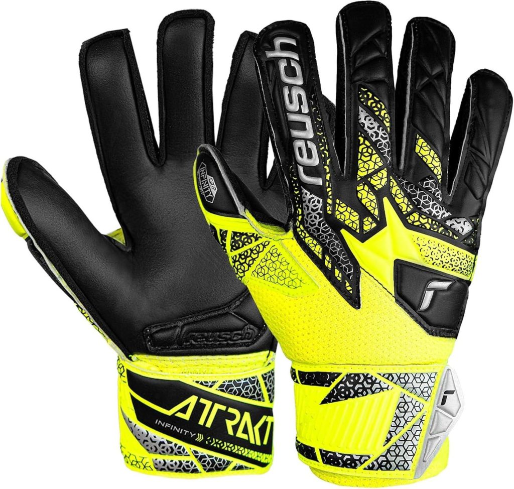 Best Goalie Gloves – Reusch Attrakt Infinity Junior Goalie Review