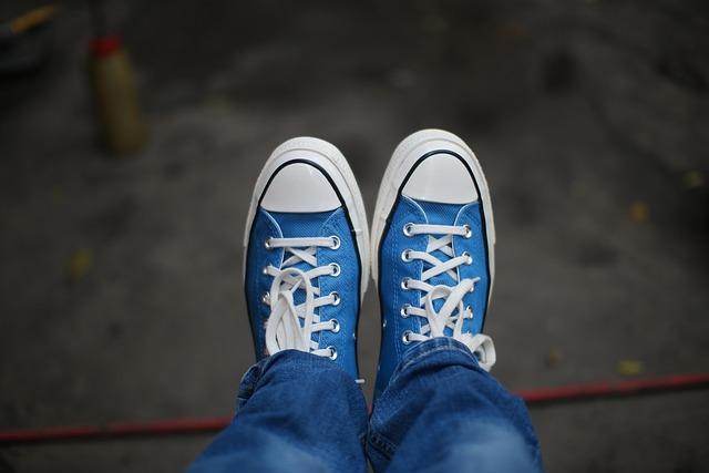 Best Sneakers for Knee Pain: Discover Comfortable Options to Keep You Moving