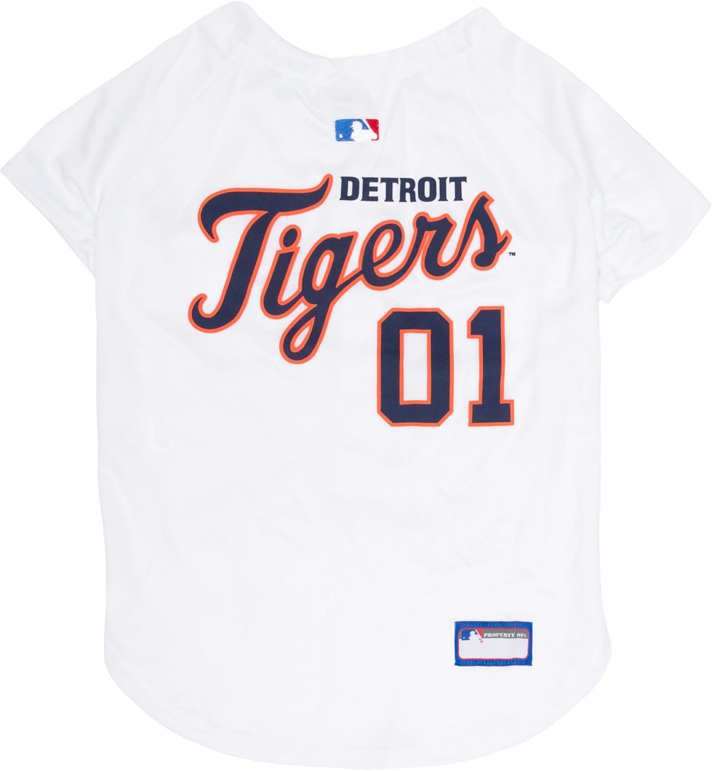 Brace vs.-Tigers Pet Jersey Shows Surprising Loyalty… Evenogs Cats Teamed Perfectely!