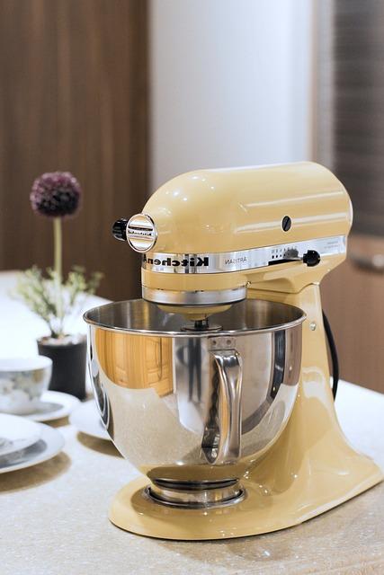 Best Hand Blender – Compact Kitchen Mixer Review