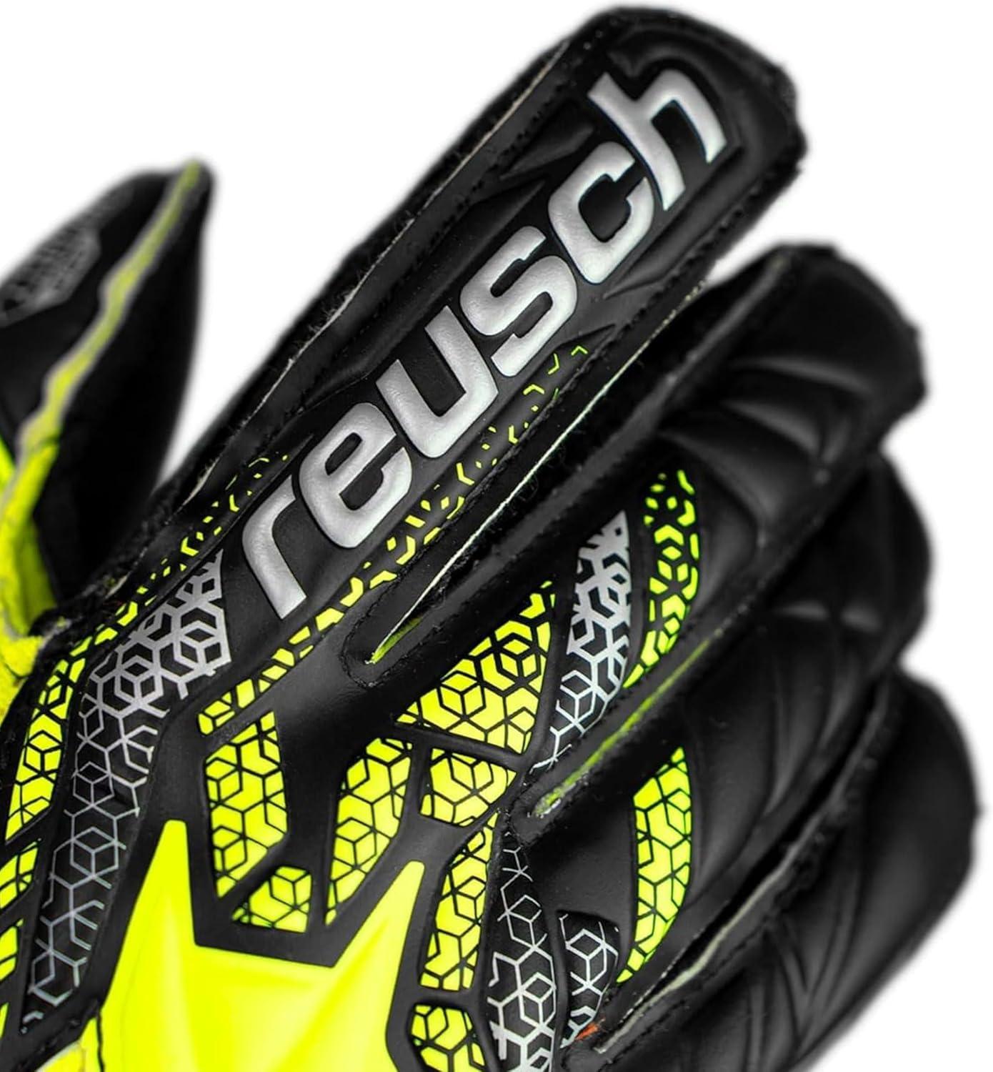 Best Goalie Gloves – Reusch Attrakt Infinity Junior Gloves Review