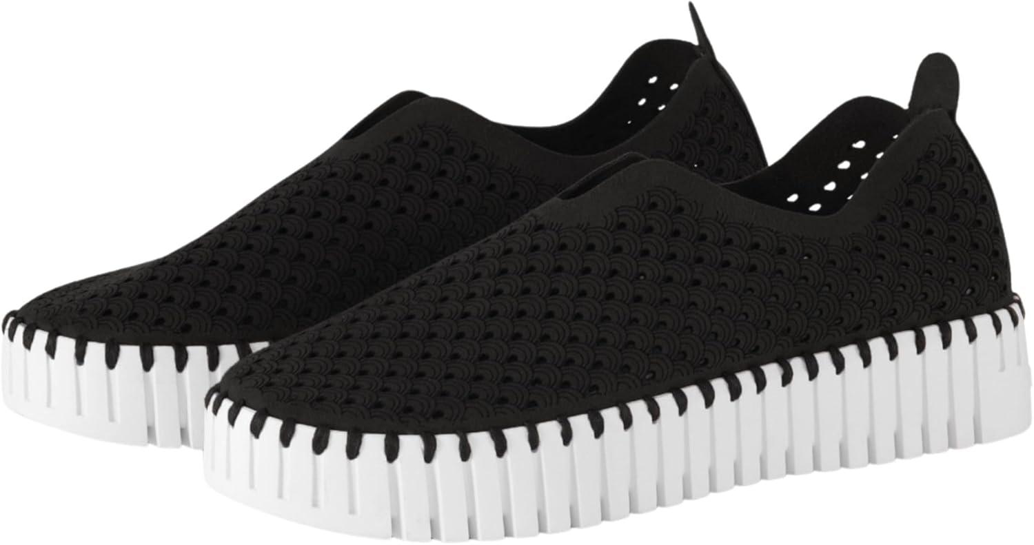 Showdown: Eco-Friendly Comfort for Travel & Hiking