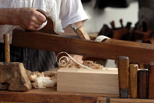 Top Carpenters: Craftsmanship & DIY Inspiration